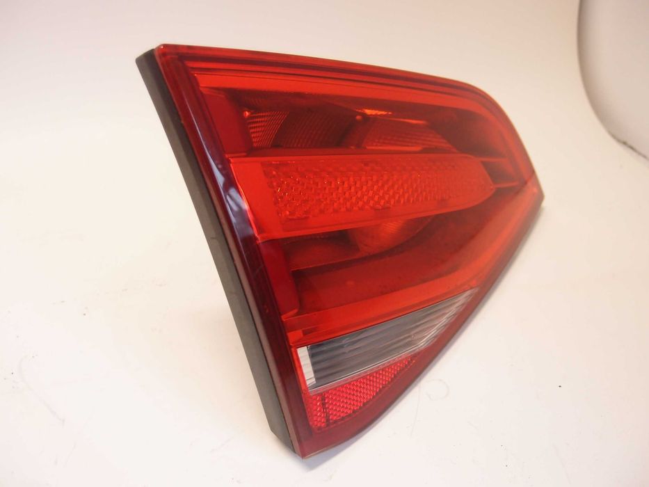 Lampa tylna lewa z klapy bagażnika Audi A4 B8 2008r.