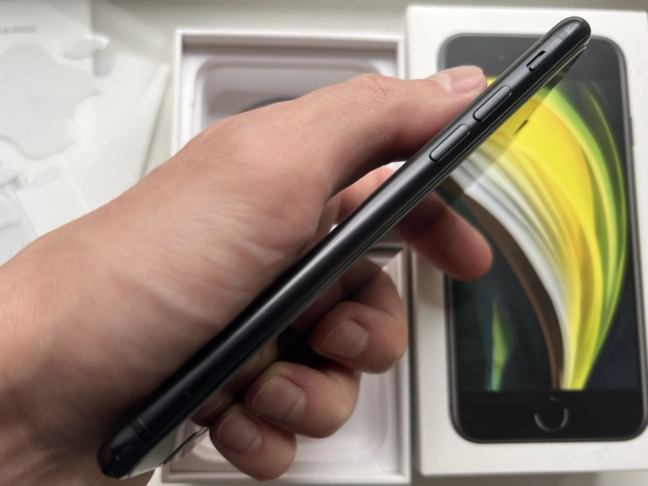 iPhone SE 2020 64GB (Black) (идеальное состояние)