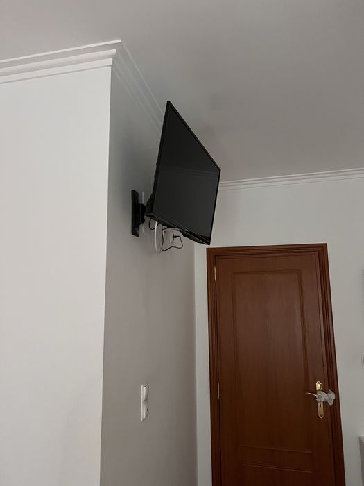 Quarto mobilado com WC privativo