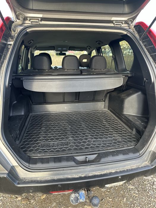 автомобіль Nissan