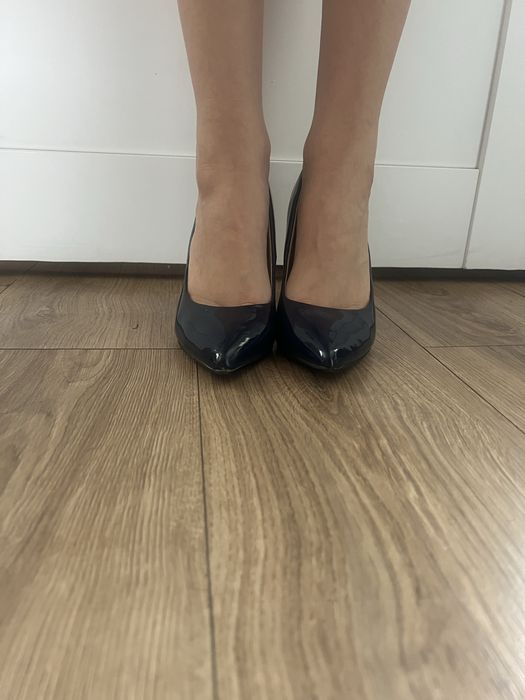 Piękne granatowe szpilki