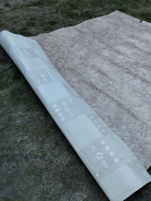 Продам лінолеум б/в стан хороший, розмір 2,30х3,0.