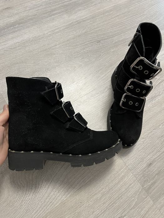 Продам осінні чоботи