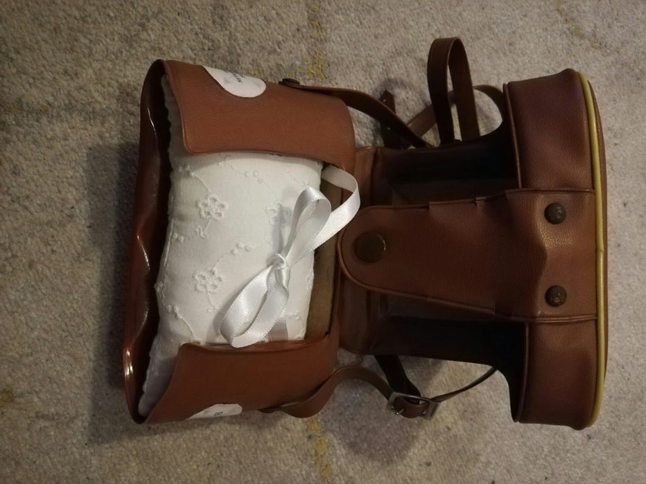 Porta-alianças com estojo de máquina fotográfica antiga