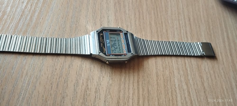 Часы электронные DL 80-х годов