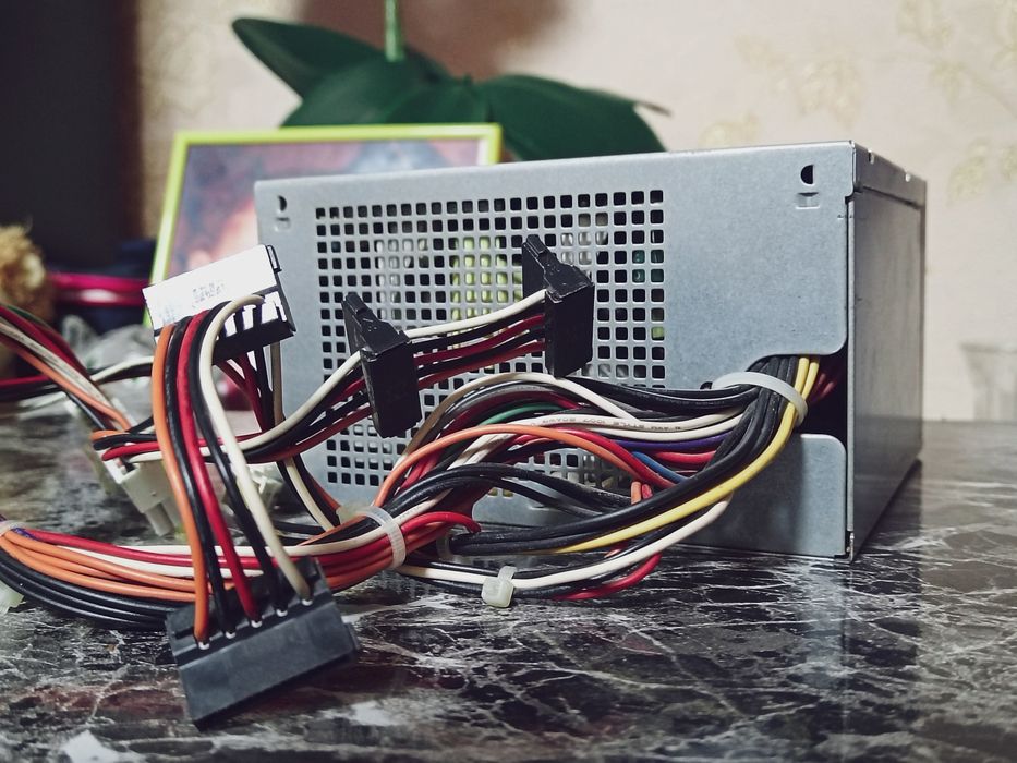 Блок Живлення Dell Inc L265AM-00 (блок питания 265 Вт) на ПК