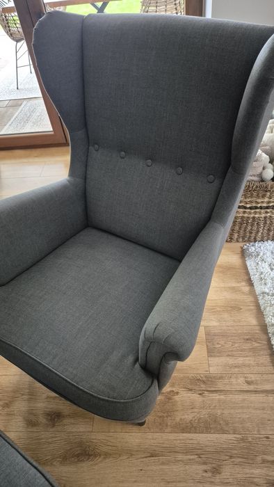 Fotelik uszak z podnóżkiem Ikea