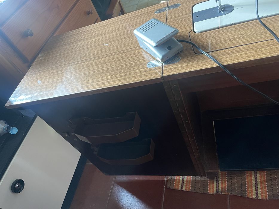 Maquina de costura méllior com armario