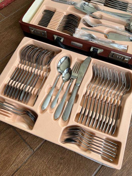 Великий набір столових приборів