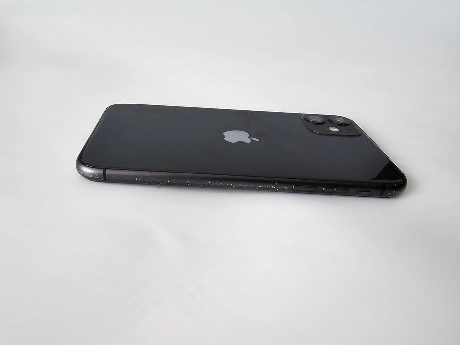 Iphone 11 64GB. Muito bom.