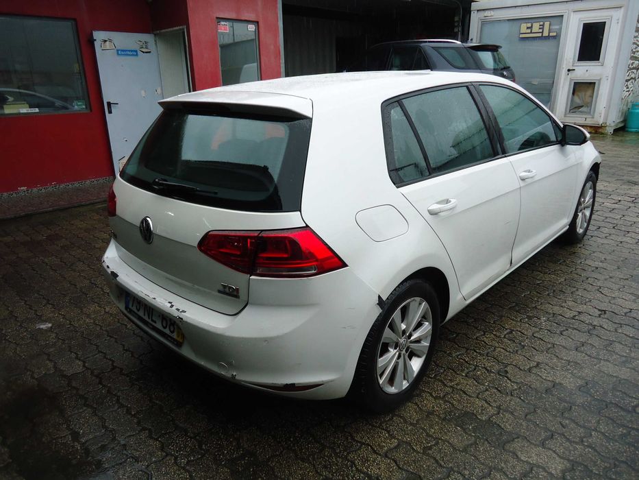 Volkswagen Golf VII 1.6 Tdi de 2013 sinistrado