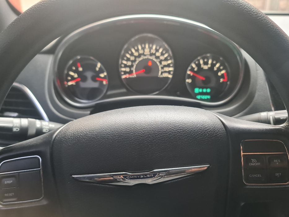 Продам свіжу автівку Крайслер 200 2014 року