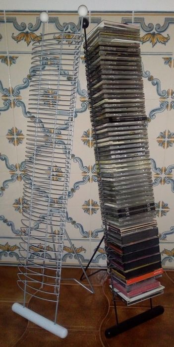 Torres para 40 CDs mais 9 CDs duplos, preta ou prateada