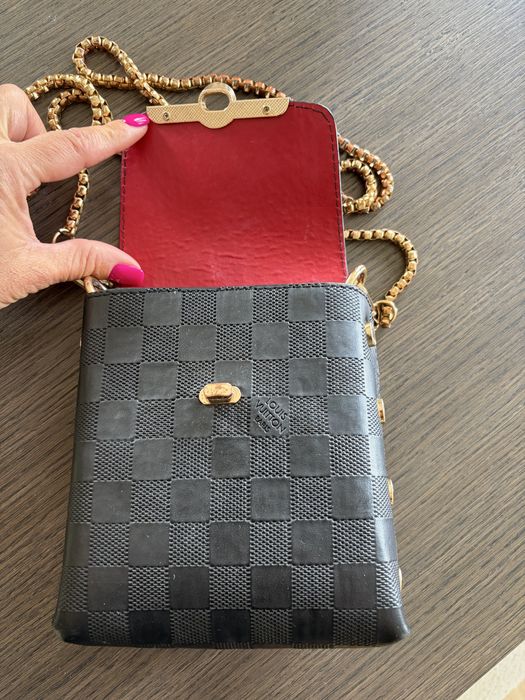 Torebka damska Louis Vuitton / czarna ze zlotym lancuszkiiem