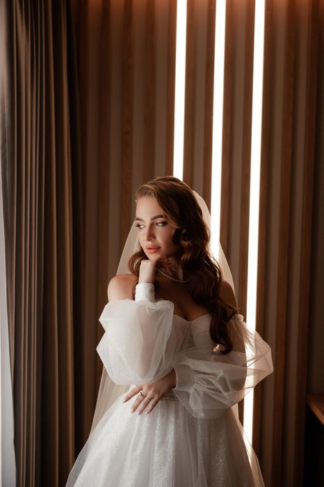 Весільна сукня.