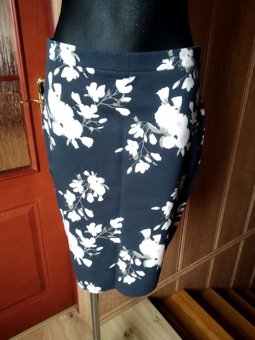 Nowa czarna spódnica w kwiaty roz XL