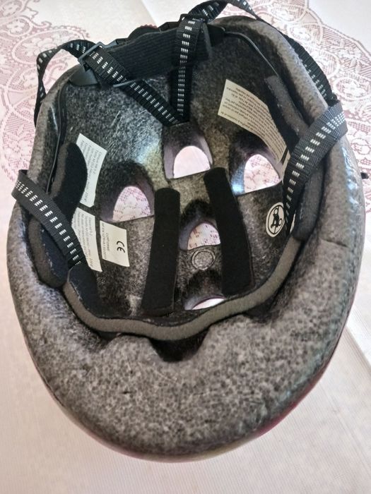 Capacete menina para andar de bicicleta ou trótinete com pouco uso