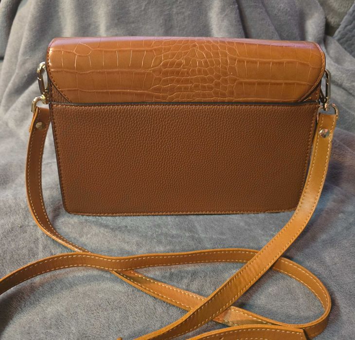 Torebka Stradivarius ze skórzanym paskiem