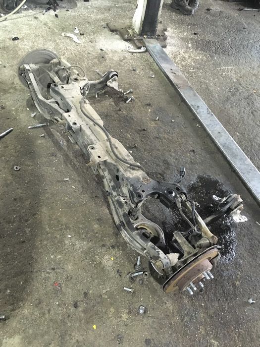 Insignia B Zawieszenie tył tylne Oś Belka Zawieszenia sanki komplet