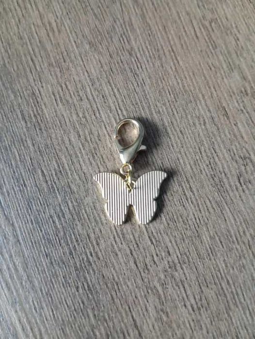 Brelok, zawieszka. Różowy motyl