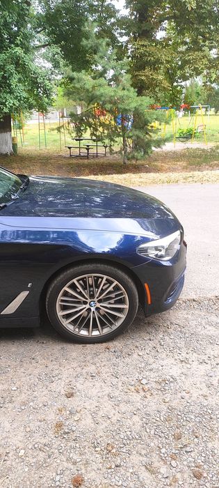 BMW 530E G30 гібрид