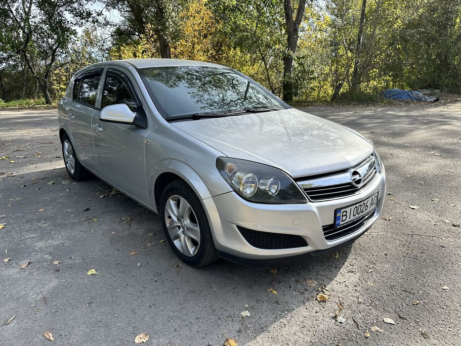 Opel Astra 2012р 1,6 бензин автомат