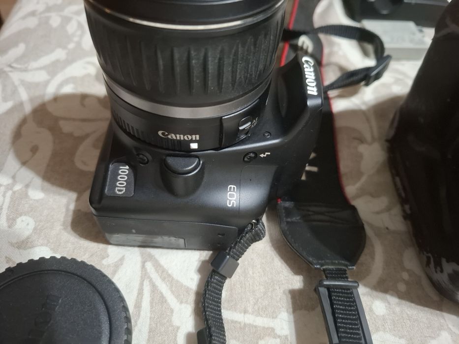 Máquina Fotográfica CANON EOS