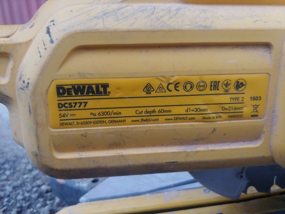 Ukośnica dewalt dcs777