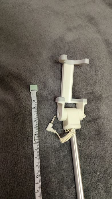 Для селфі Xiaomi Mi Bluetooth Selfie Stick. 
Легкий та міцн