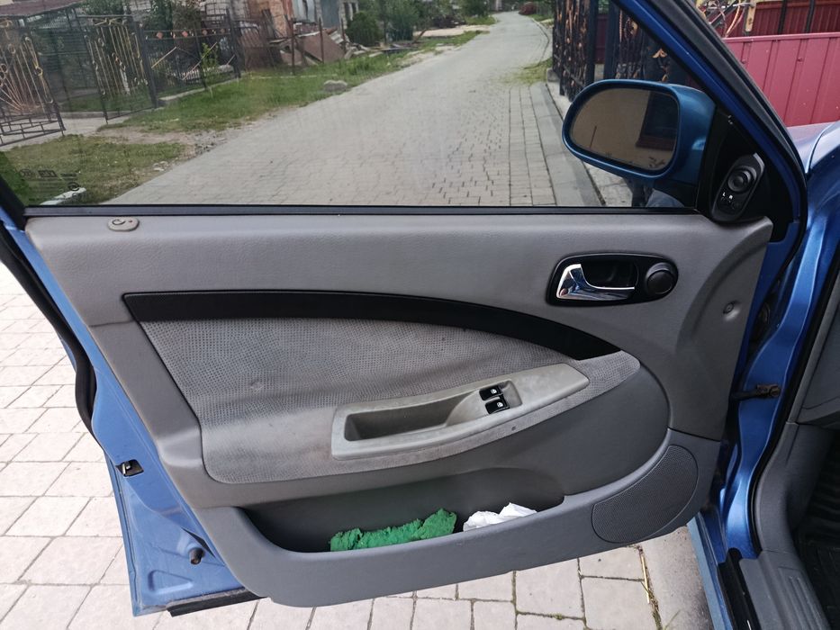 Продам автомобіль Шевроле лачеті