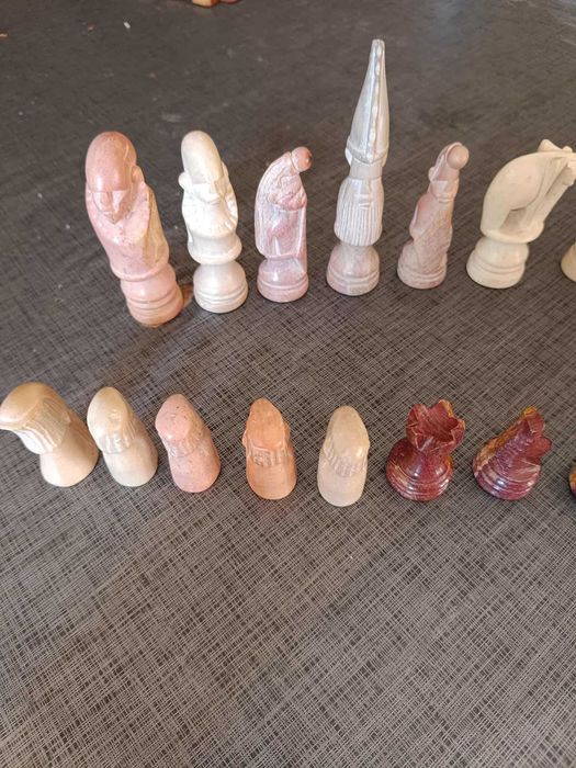 Peças de xadrez em pedra