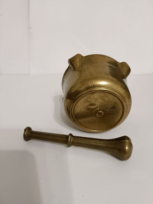 Mosiężny moździerz