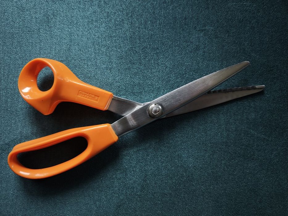 Nożyczki krawieckie ząbkowane FISKARS WILKINSON zig-zag