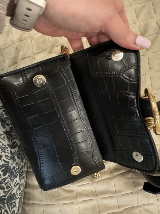 Продам маленьку чорну сумочку і ремінь