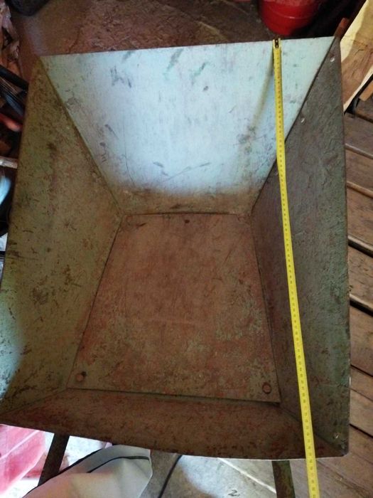 Тачка металлическая строительная