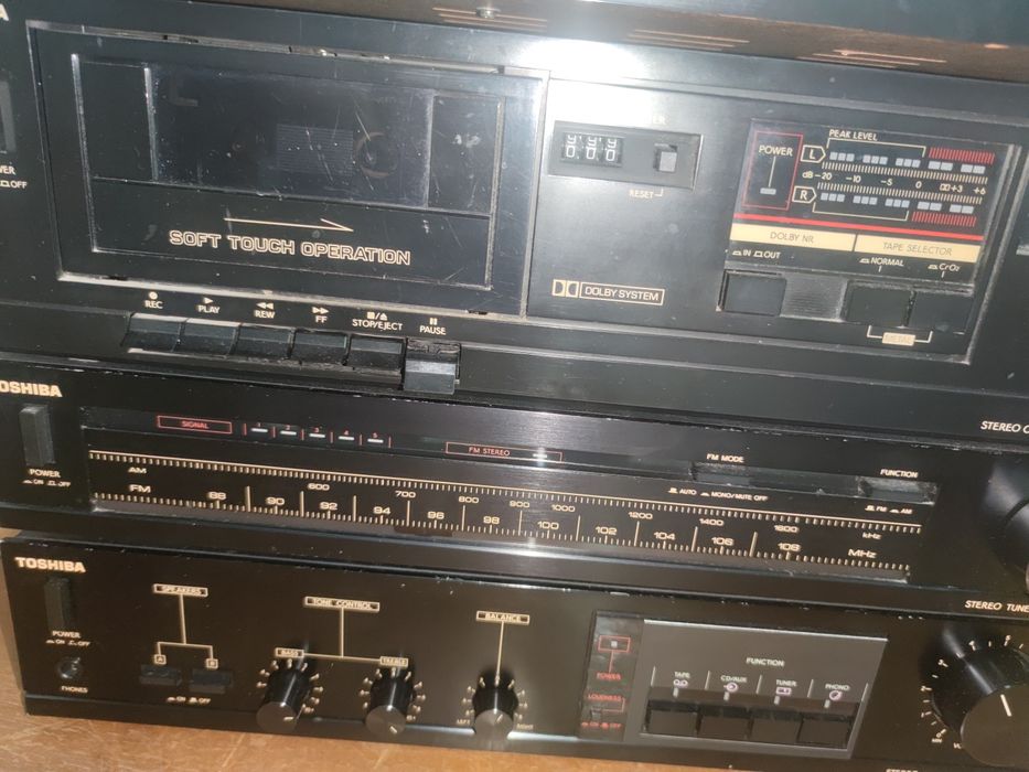 Aparelhagem TOSHIBA - Gira disco, Amplificador, Radio