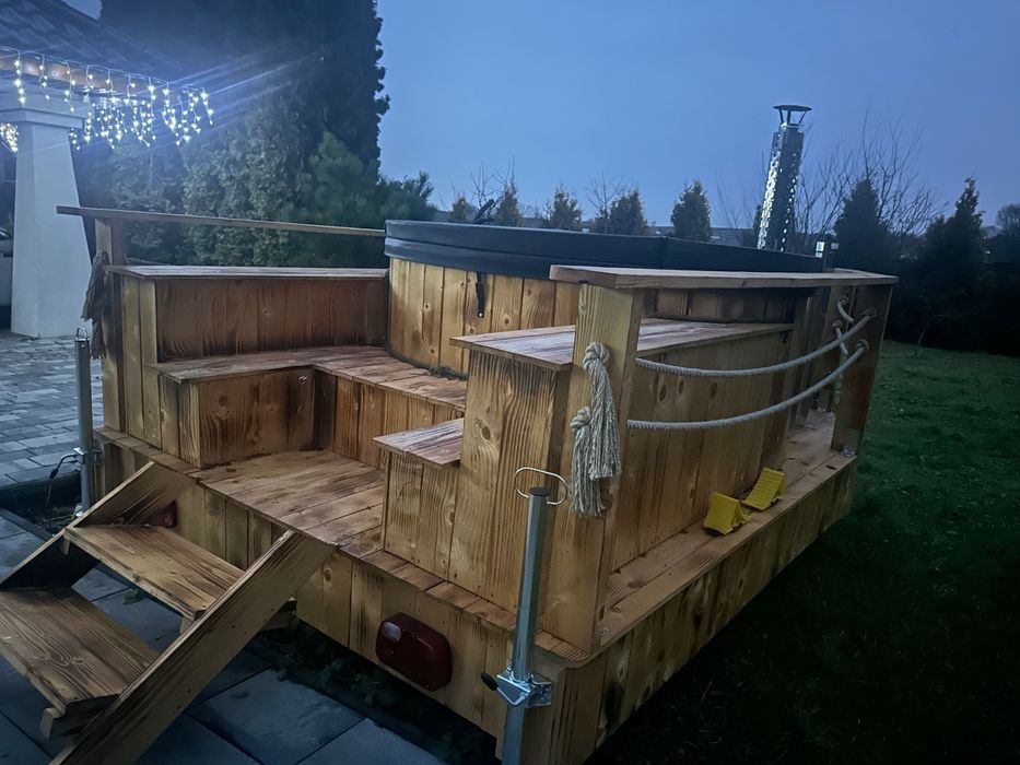 Sylwester Jacuzzi areomasaz podświetlane Balia ogrodowa spa na kołach