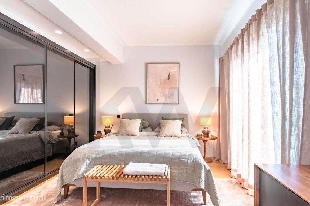 Townhouse Renovada com Terraço e Apontamento de Mar em Condomínio Priv