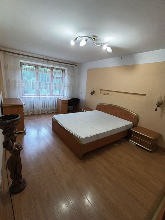 Терміново здається 3 км кварт. Гравітон,з гаражем, можна Тваринку!