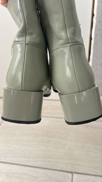 Демісезонні жіночі ботінки.Стан нових.