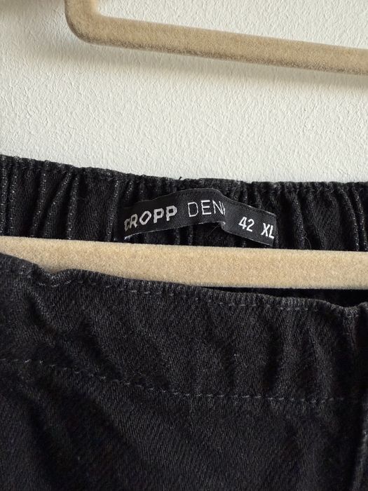 Czarne luźne baggy spodnie Cropp