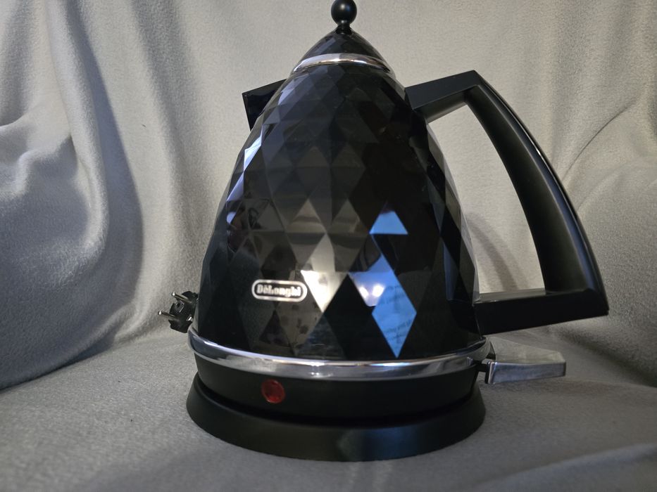 Czajnik bezprzewodowy delonghi brillante
