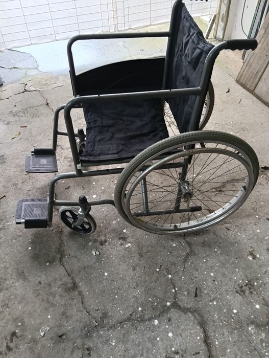 Cadeira de rodas usada