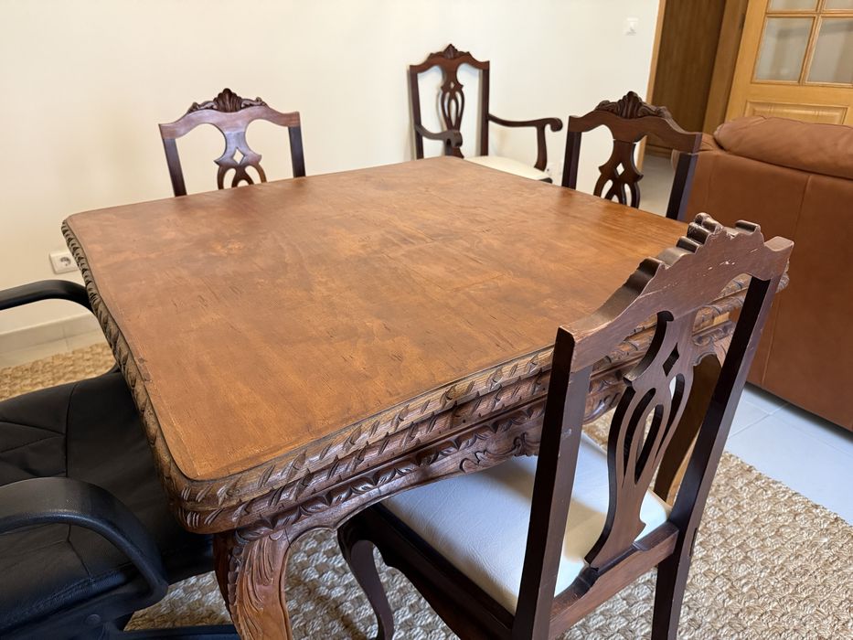 Mesa e cadeiras sala de jantar