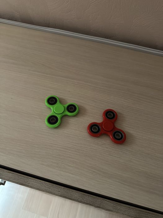 Іграшка Спінер Spinner металевий зелений та червоний