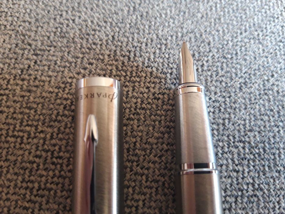 Caneta de tinta permanente PARKER.