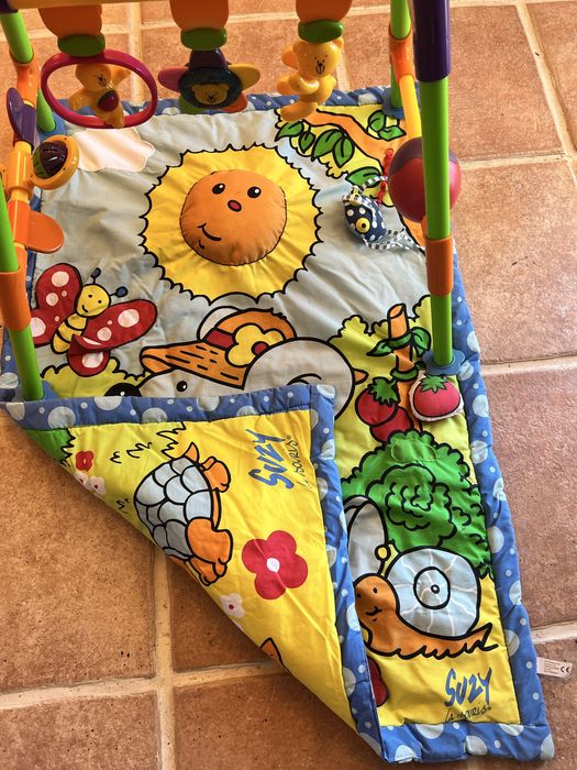 Ginásio de atividades com tapete para bebé