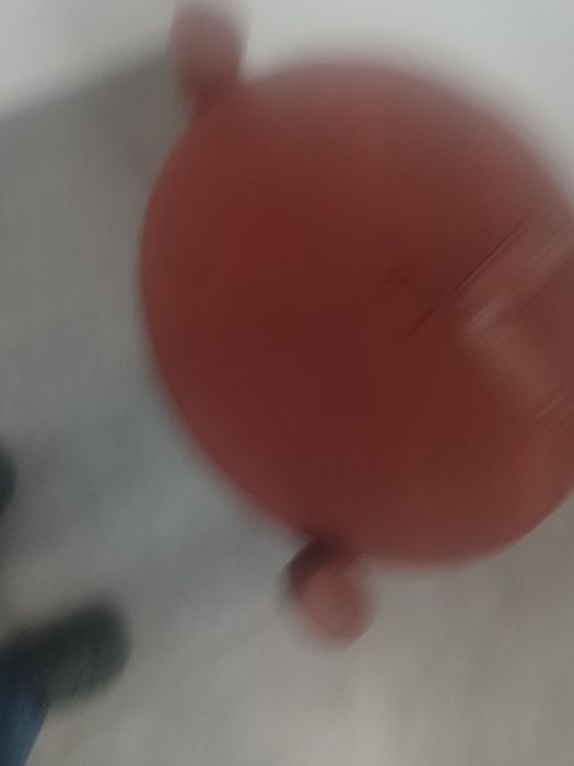 Sprzedam  drewniany  kwietnik ciemny brąz.