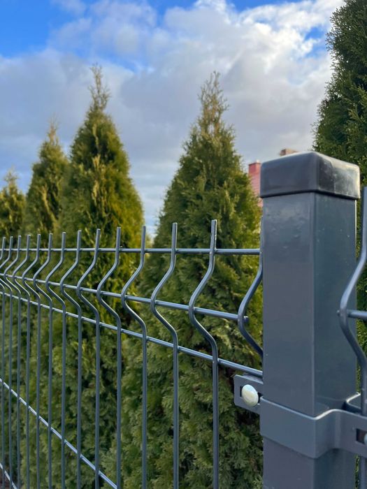 Panel ogrodzeniowy, Ogrodzenie panelowe, Przęsła, Montaż. Producent.