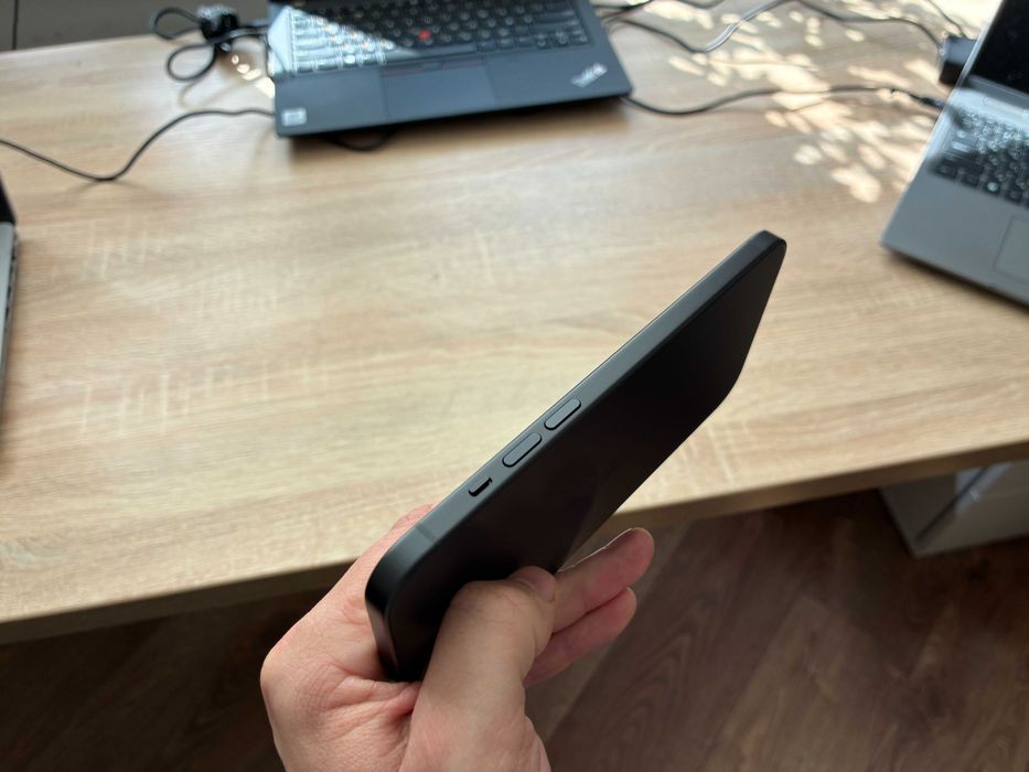 Як новий - Apple iPhone 15 plus 128gb Black (100% батарея - 3 цикли)